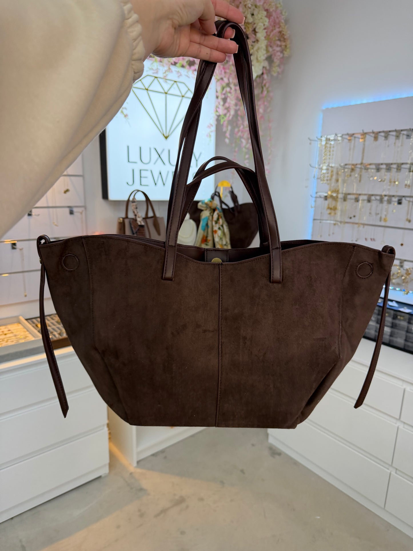 Holly in Schokobraun