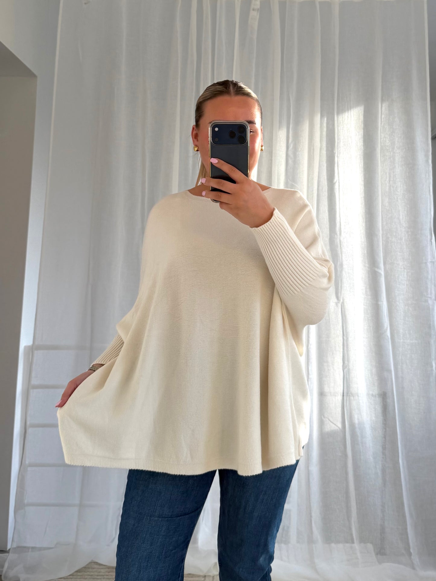 Camilla Pulli in Creme