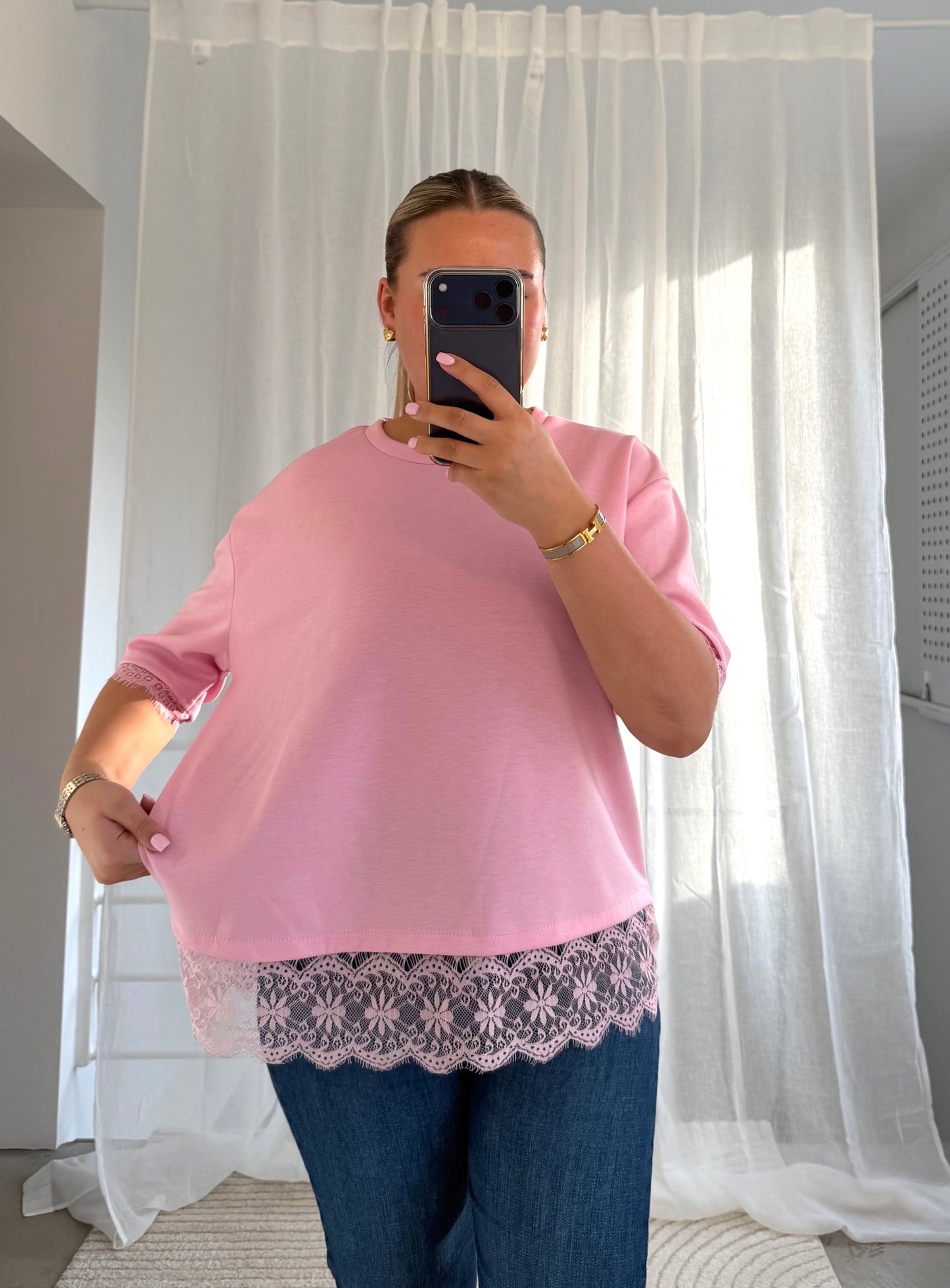 Butterstoff Oberteil mit Spitze in Rosa