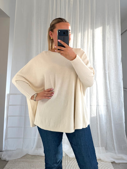 Camilla Pulli in Creme