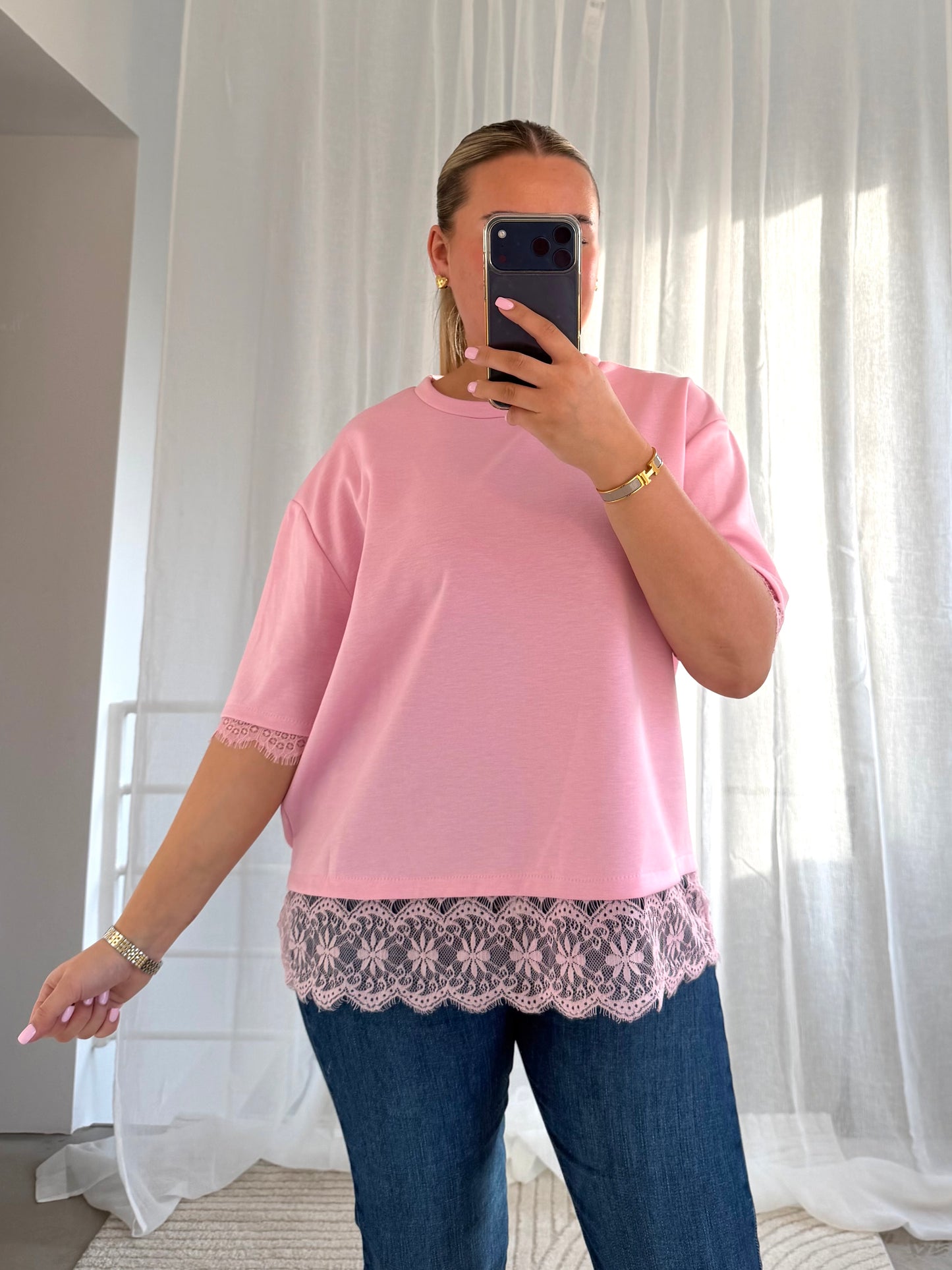 Butterstoff Oberteil mit Spitze in Rosa