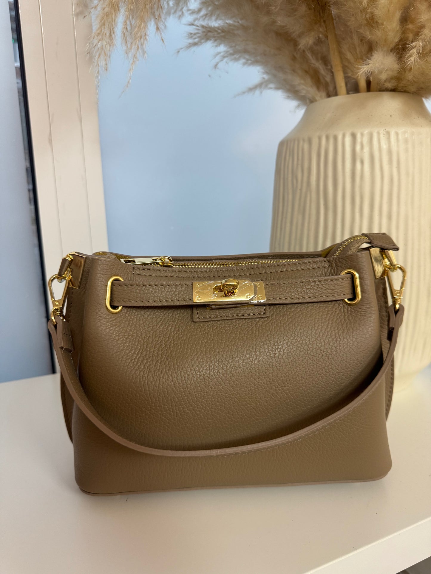 Lola in Taupe
