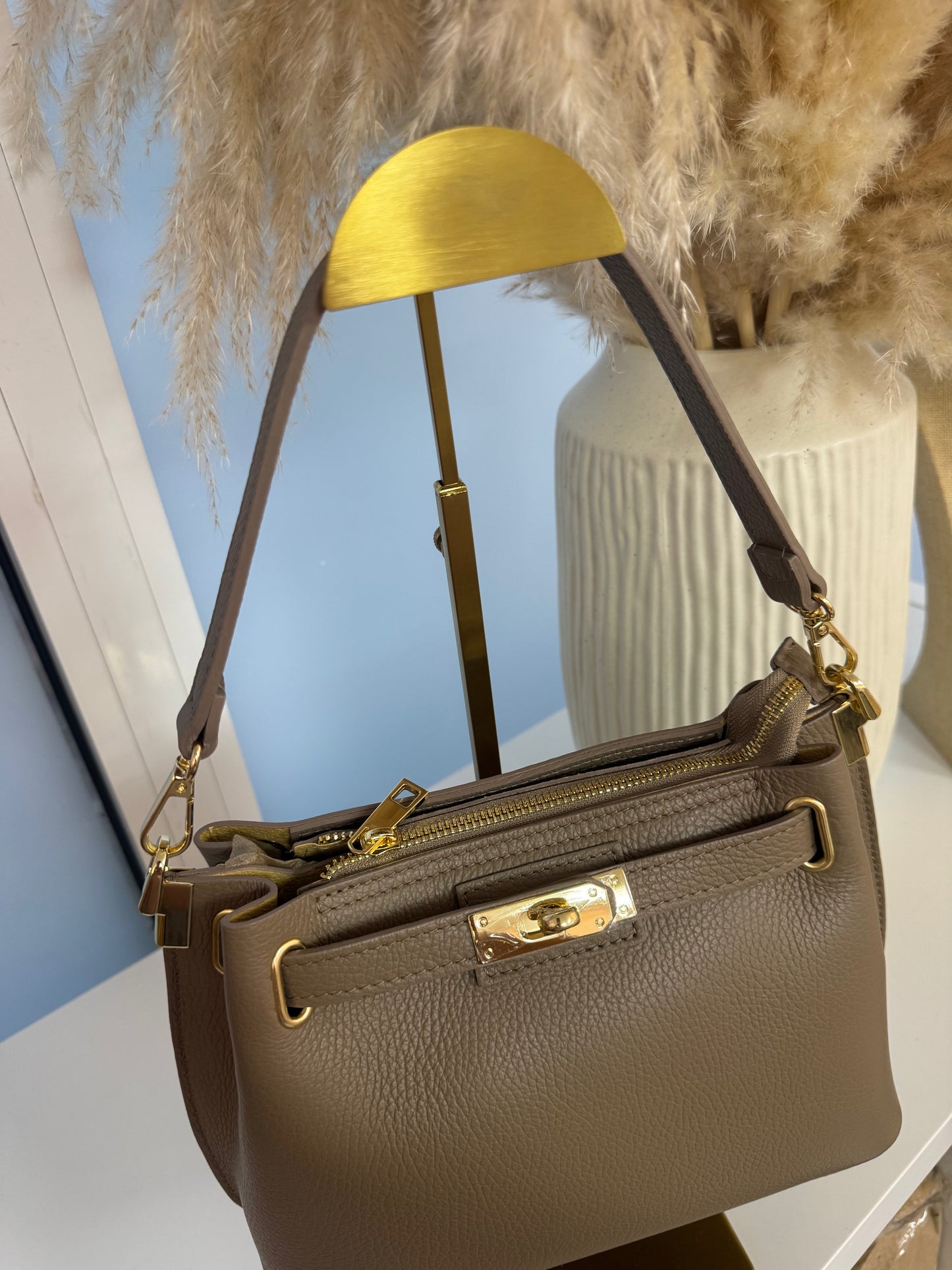 Lola in Taupe