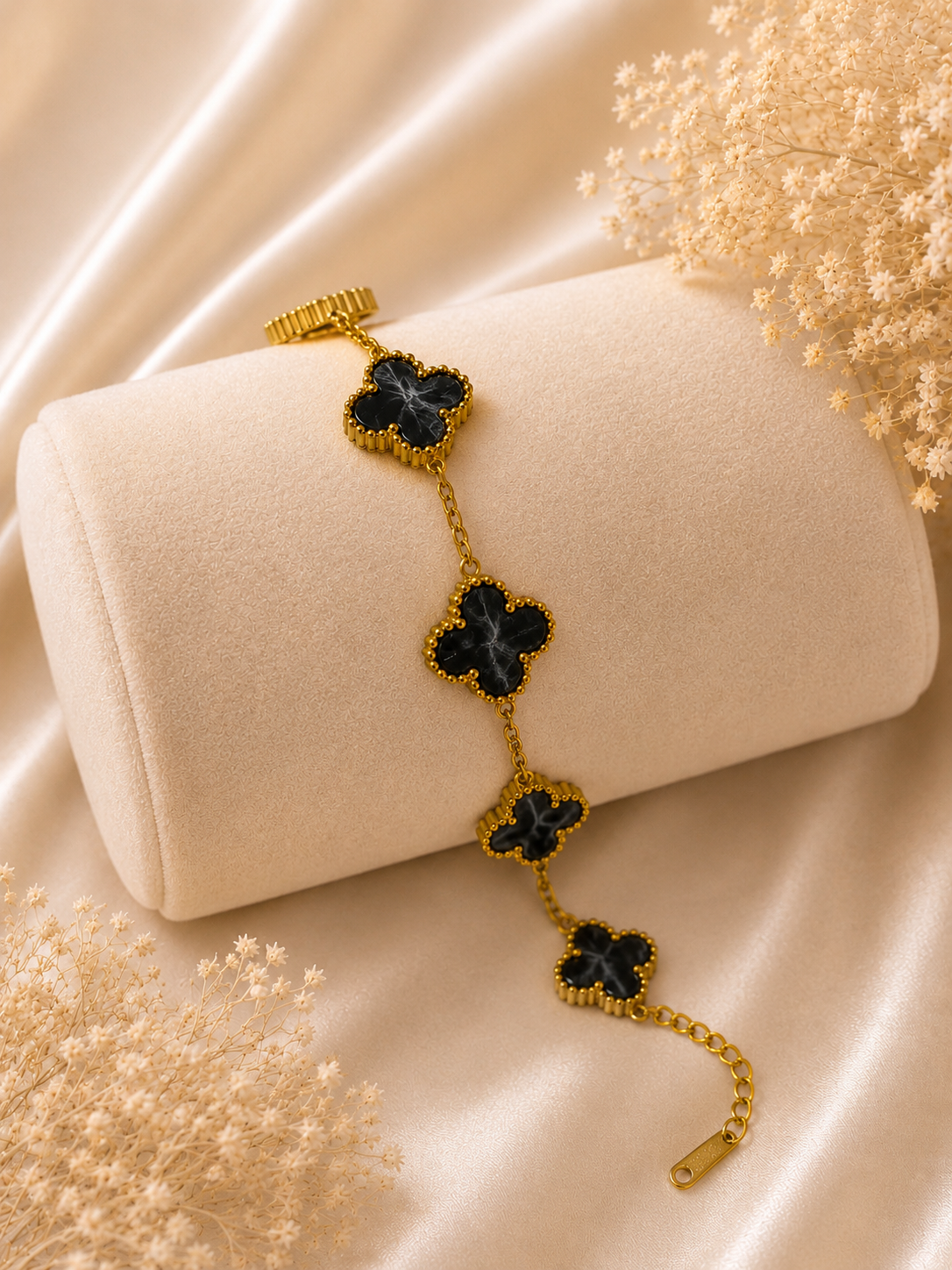 Black Velvet Clover Armband